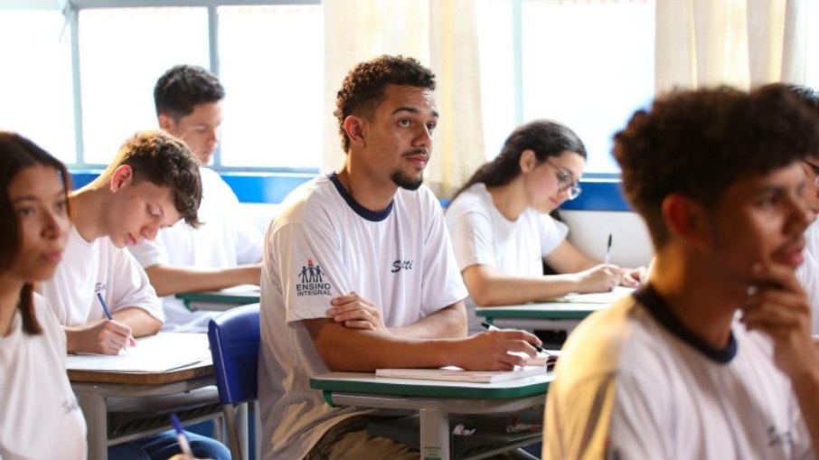 Ações reforçam acesso ao ensino médio.