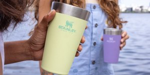 Amazon tem ofertas em bebidas e copos Stanley antes do Carnaval