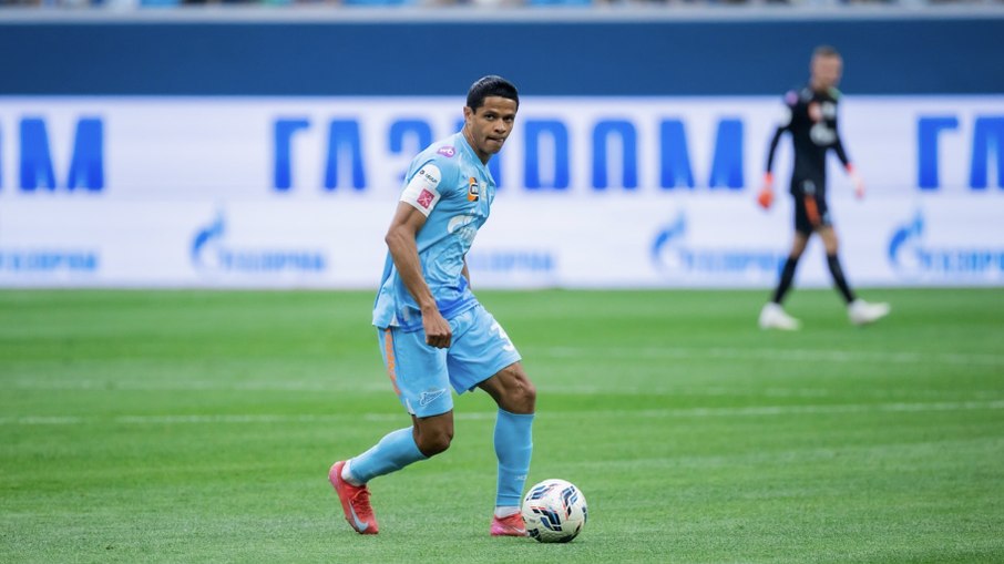 Douglas Santos é jogador do Zenit, de São Petersburgo, na Rússia