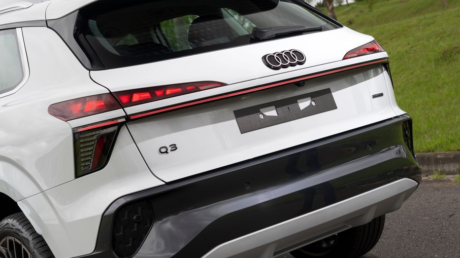 Lanternas em LED interligadas reforçam identidade visual do novo Audi Q3
