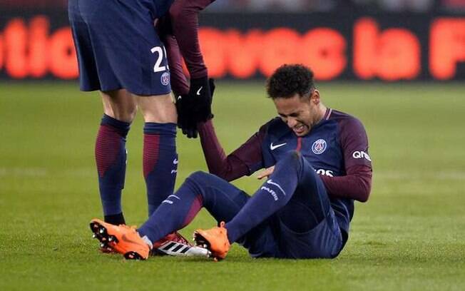 Neymar se machucou em jogo do PSG e terá que operar