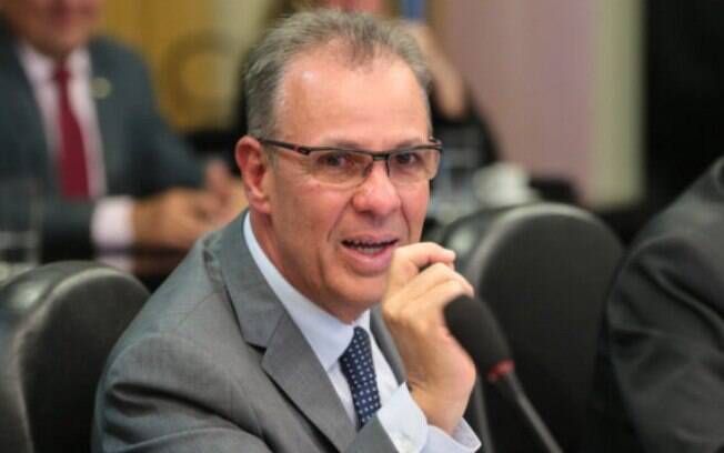 'Estamos trabalhando para, se for o caso, rever o decreto', disse Bento Albuquerque, ministro de Minas e Energia
