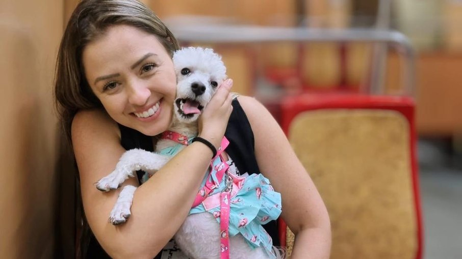 A empreendedora Tamara e sua cachorrinha, Jolie A empreendedora Tamara e sua cachorrinha, Jolie