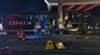 Dez pessoas morrem em acidente de ônibus no interior de SP