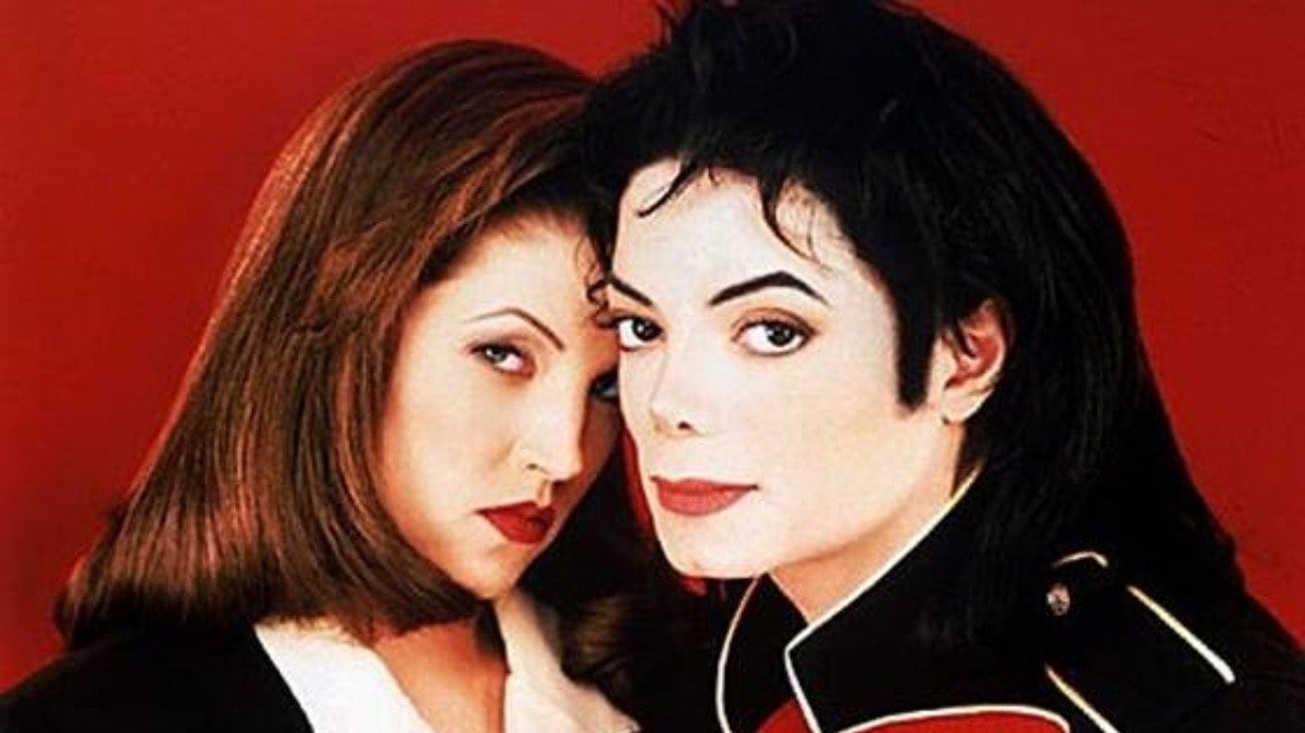 Michael Jackson foi casado por dois anoas com Lisa Presley, filha de Elvis Presley, cohecido como o Rei do Rock