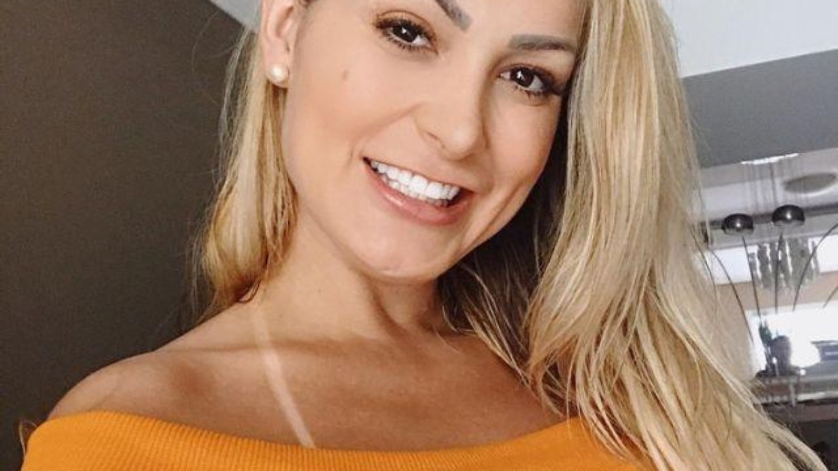 Andressa Urach foi internada neste sábado (16)