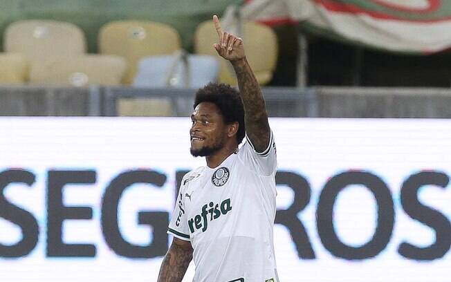 Jogador comemora gol do Palmeiras
