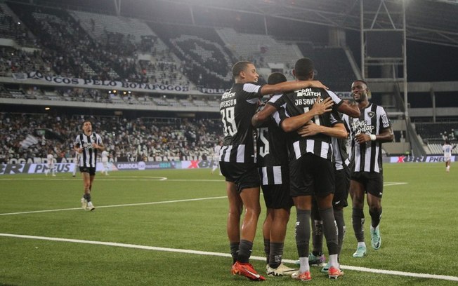 Botafogo joga mal no primeiro, mas vira diante do Sampaio Corrêa e avança para a final da Taça Rio