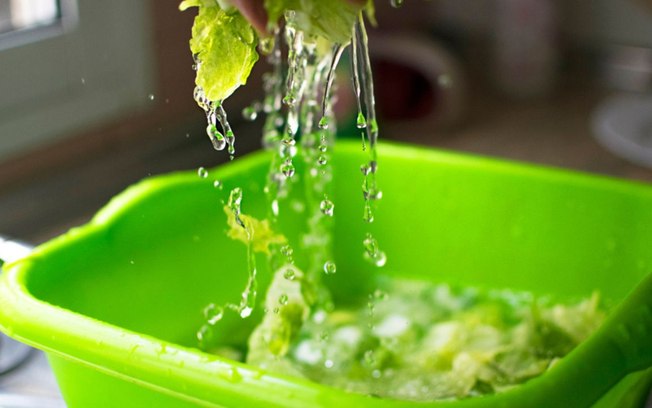 Aprenda a higienizar a salada do jeito certo para evitar situações como a do BBB 23