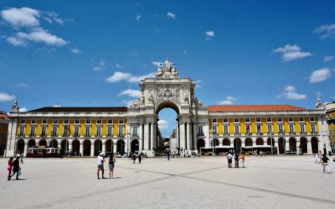 Brasileiros lideram compra de imóveis de luxo em Portugal
