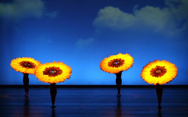 MOMIX apresenta o espetáculo BOTANICA em turnê pelo Brasil MOMIX apresenta o espetáculo BOTANICA em turnê pelo Brasil