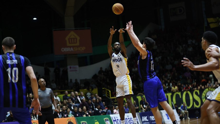 Duane Johnson é o camisa 12 do Mogi Basquete
