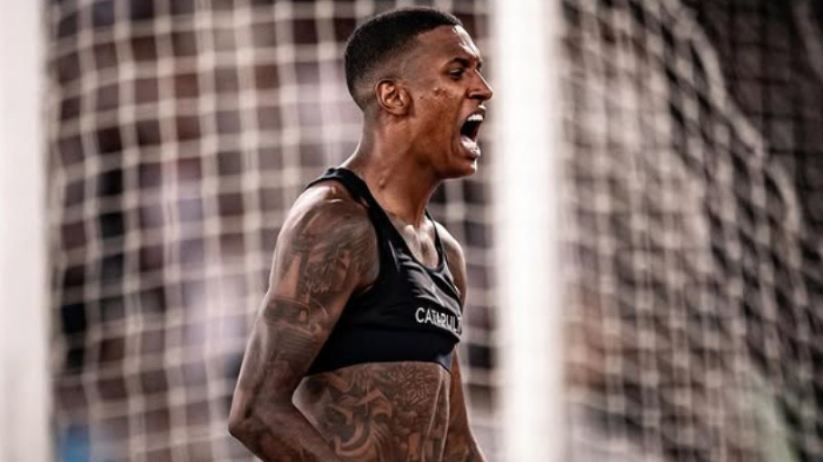 Robert Renan marcou o quinto pênalti do Vasco e classificou o time às semifinais 