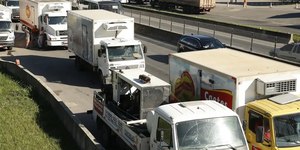 SC: caminhoneiros anunciam greve por alta do diesel