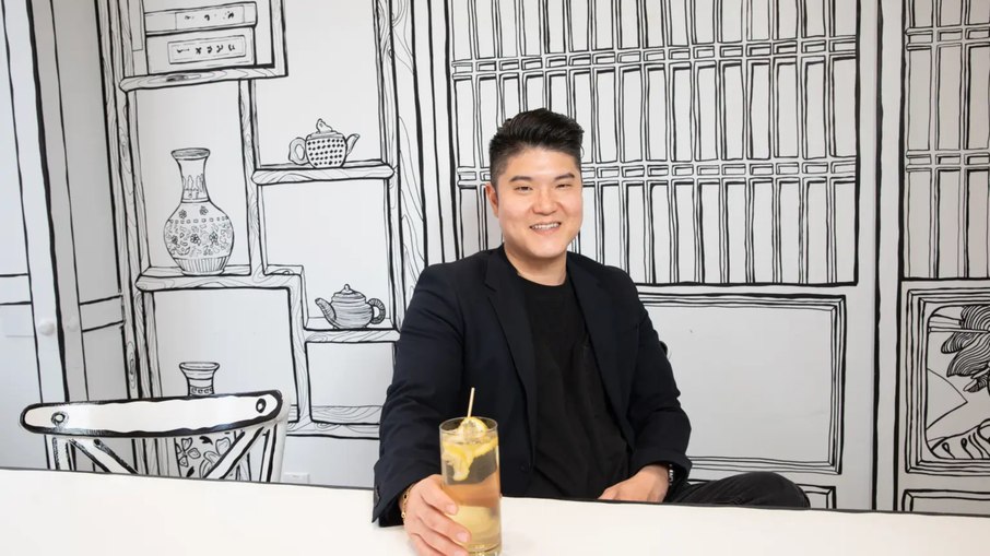 James Lim falou sobre a influência do continente asiático no projeto. James Lim falou sobre a influência do continente asiático no projeto.