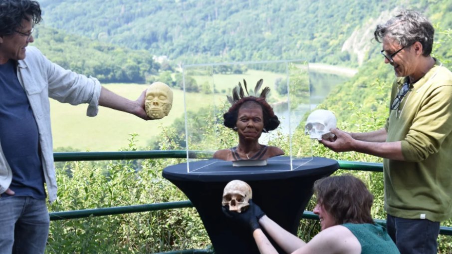 Rosto de mulher que viveu há mais de 10 mil anos é reconstruído com DNA antigo Rosto de mulher que viveu há mais de 10 mil anos é reconstruído com DNA antigo