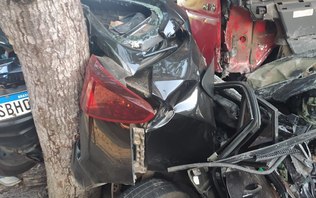Batida entre carro e caminhão deixa 5 mortos no Ceará