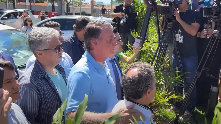 De%20alta%2C%20Bolsonaro%20fala%20com%20apoiadores%20e%20retoma%20apelo%20por%20anistia