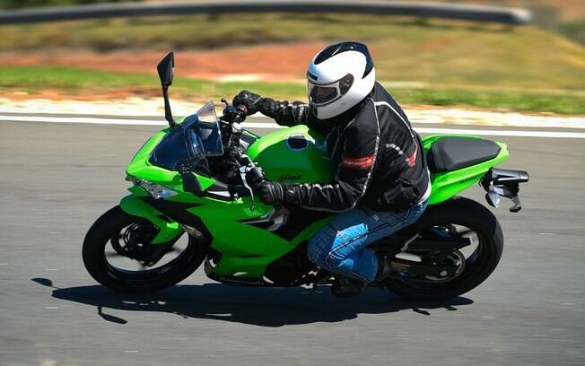 A Kawasaki Ninja 400 se mostrou extremamente ágil em aceleração, frenagem e curvas