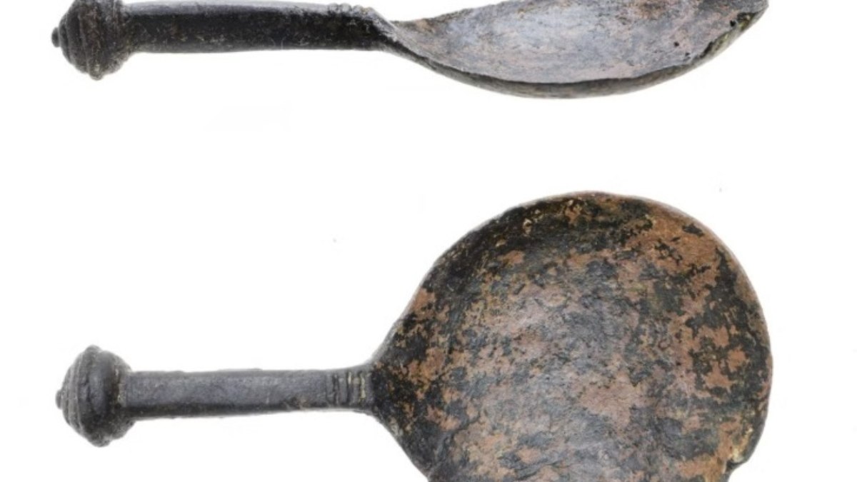 Colher de sopa descoberta durante escavações no local