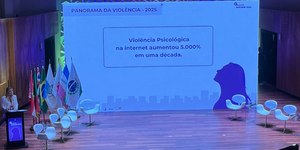 Assédio e perseguição virtual contra mulheres sobem 5.000%
