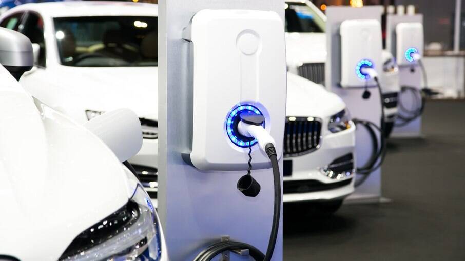 De janeiro e outubro de 2021 foram vendidos  27.097 carros elétricos, alta de 74% se comparado ao mesmo período de 2020