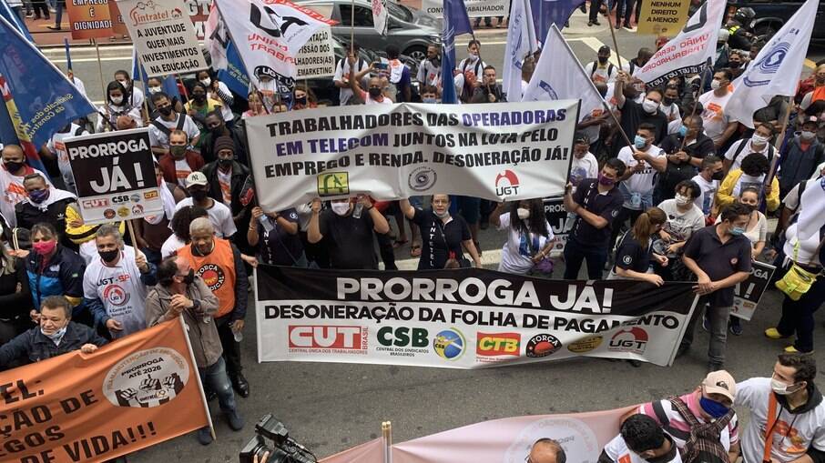 Manifestantes se concentraram na Avenida Paulista, em São Paulo