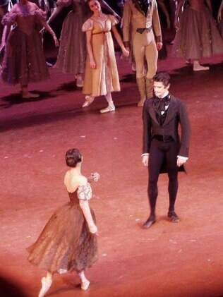 Thiago no palco de 'Onegin'