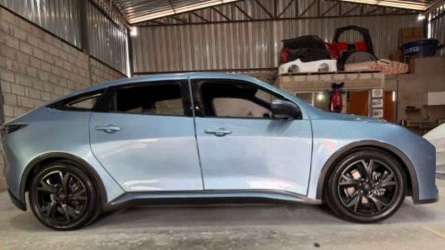 Lecar 459 aparece em fase avançada de protótipo, com carroceria fastback e proporções próximas da versão de produção