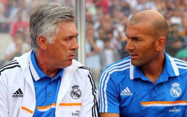 Carlo Ancelotti e Zinedine Zidane trabalharam juntos no Real Madrid e irão se enfrentar pela Liga dos Campeões