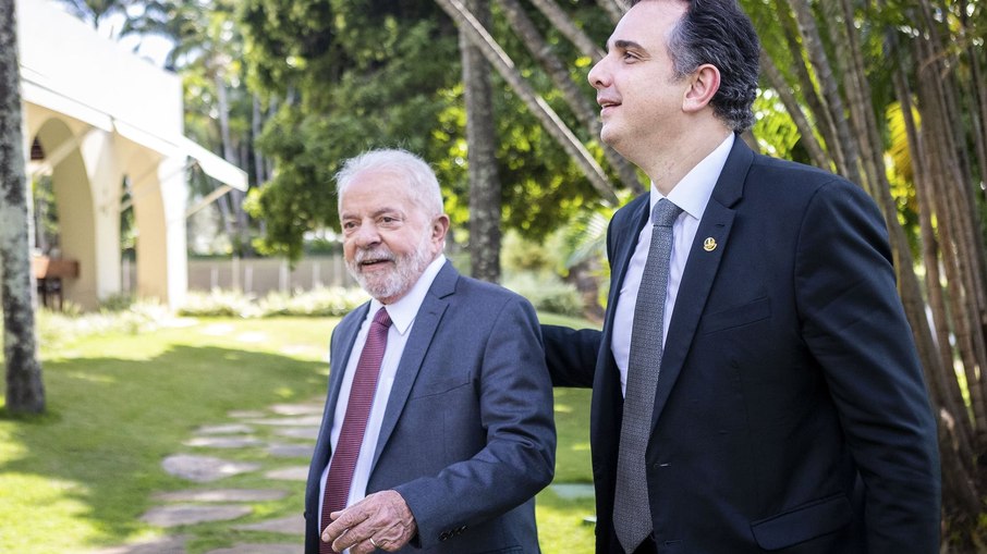 Presidente eleito Luiz Inácio Lula da Silva (PT) em encontro com o presidente do Senado Federal, senador Rodrigo Pacheco (PSD-MG)