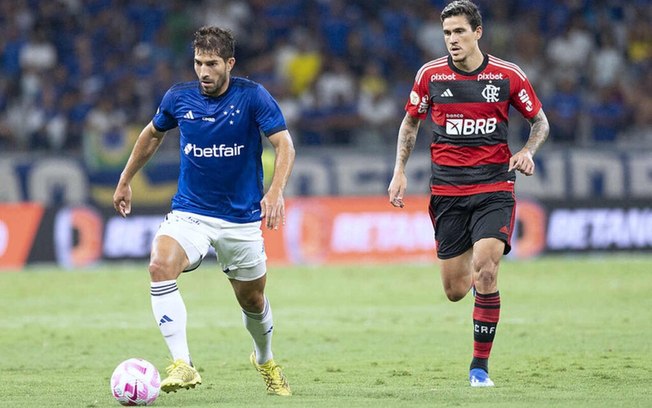Flamengo resolve a partida ainda no primeiro tempo e vence o Cruzeiro, no Mineirão, pelo Brasileirão 