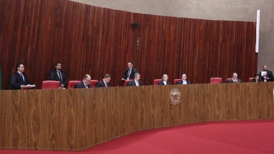 Corte do TSE em sessão plenária