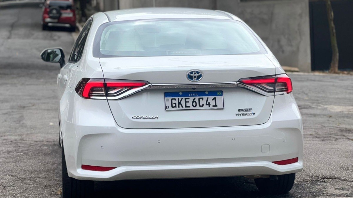 Toyota Corolla Altis Premium Hybrid 2024