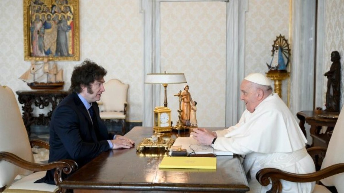 Javier Milei e Papa Francisco durante encontro no Vaticano