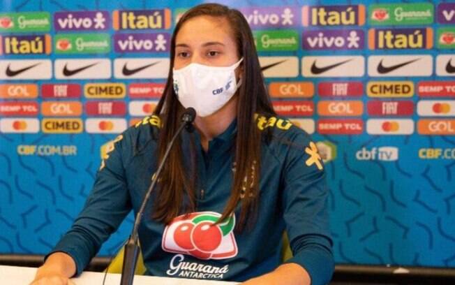 No Dia da Mulher, patrocinadora da Seleção transforma presentes clichês em doações para o futebol feminino