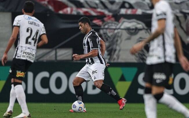 Com dois gols de Hulk, Atlético-MG vence Corinthians de virada