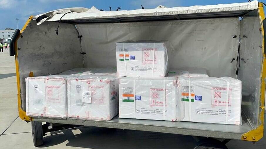 Ministro do Exterior indiano publicou imagens das primeiras entregas realizadas pelo país