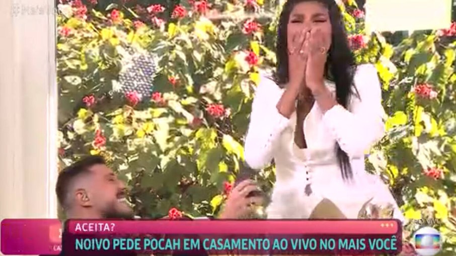 Ronan Souza pede Pocah em casamento