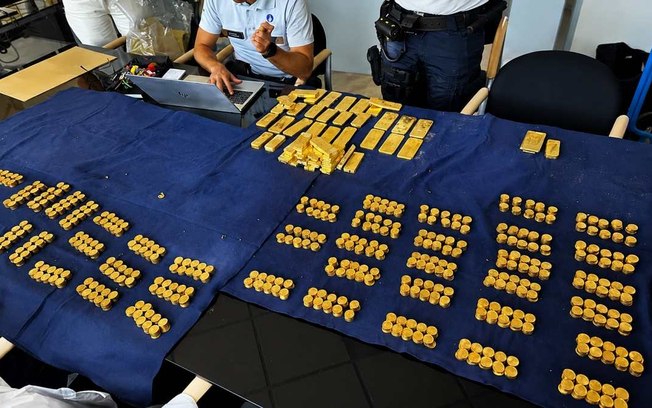 Pedreiros encontram tesouro em ouro cotado em R$ 54 milhões