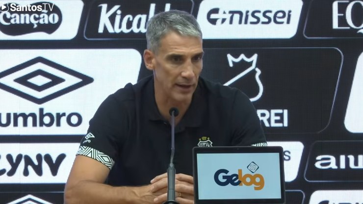 Vojvoda assume erros, nega crise e banca reação do Santos