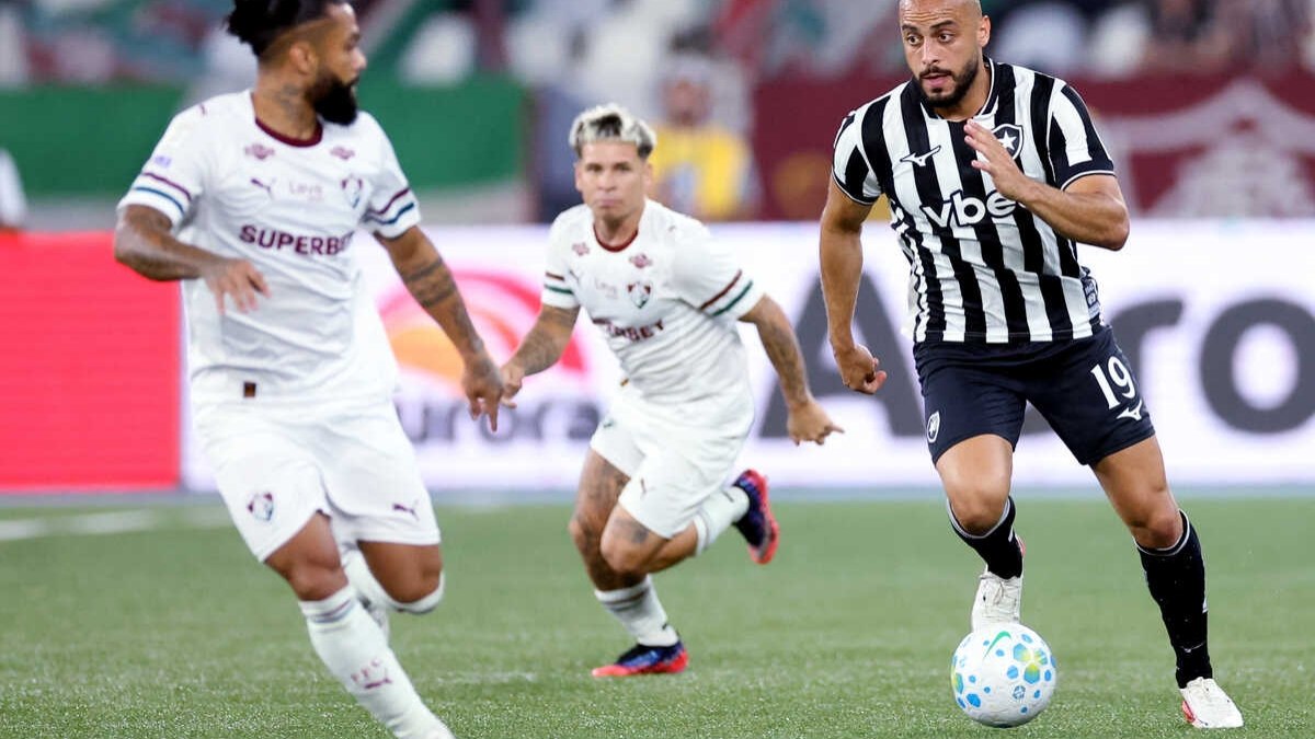 Arthur Cabral enfrenta 17 jogos sem gols, o maior jejum da carreira