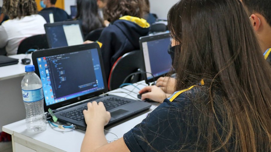 De acordo com este novo método do Colégio ENIAC, os estudantes poderão ter acesso ao conteúdo teórico antes das aulas e, em classe, acionar os professores para sanar possíveis dúvidas. De acordo com este novo método do Colégio ENIAC, os estudantes poderão ter acesso ao conteúdo teórico antes das aulas e, em classe, acionar os professores para sanar possíveis dúvidas.