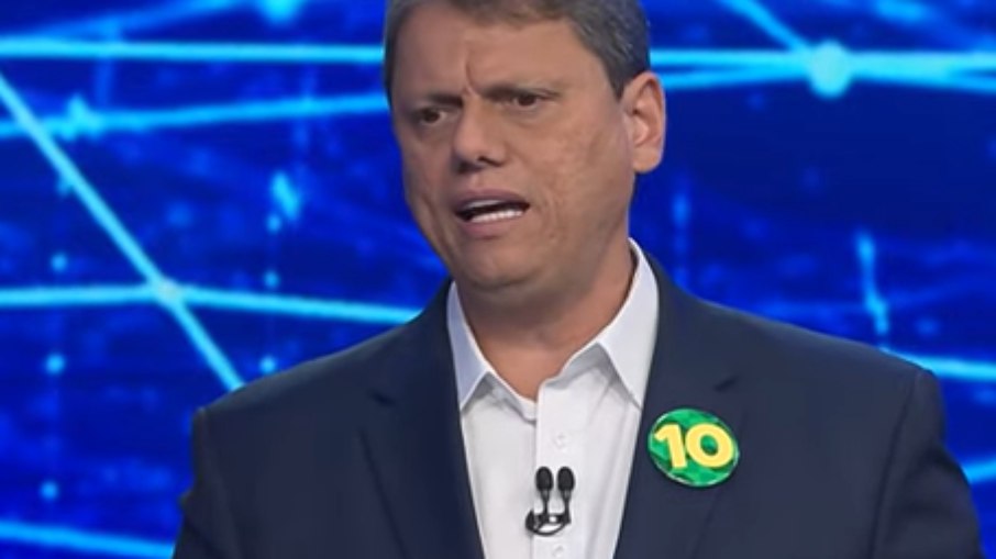 Tarcísio de Freitas criticou câmaras em uniformes da PM durante debate da Band 