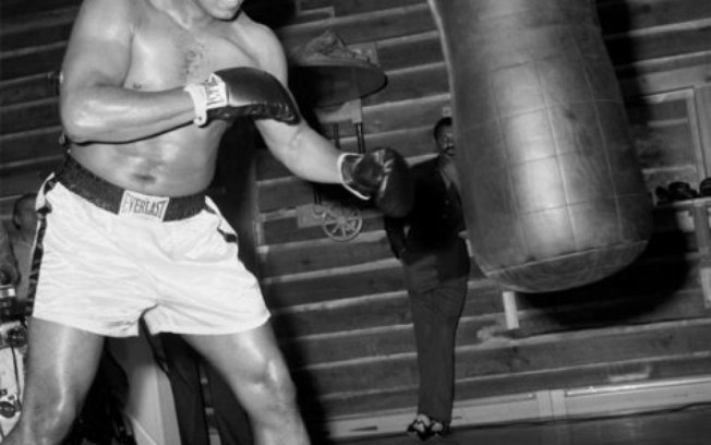Cinturão de Muhammad Ali é leiloado por bolada nos EUA