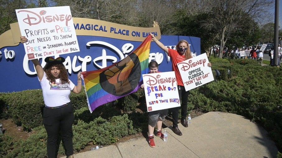 Disney se manifestou contra lei 'Don't Say Gay' após cobrança do público