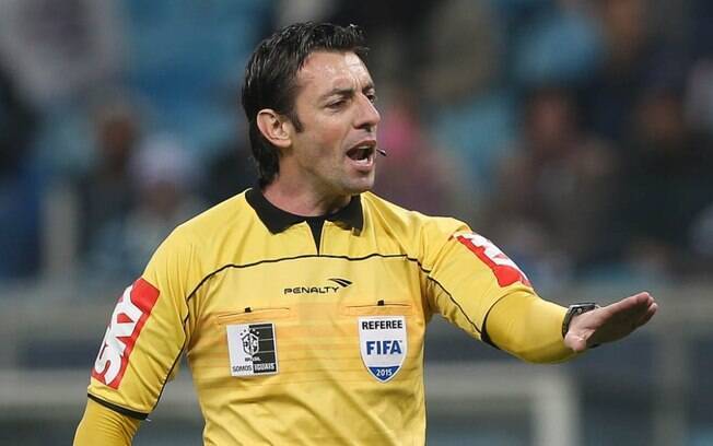 Raphael Claus foi o árbitro de River Plate e Boca Juniors