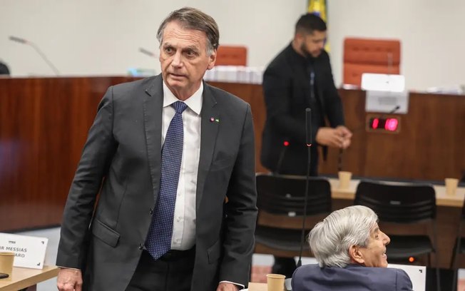 Moraes decreta prisão domiciliar de Bolsonaro Moraes decreta prisão domiciliar de Bolsonaro