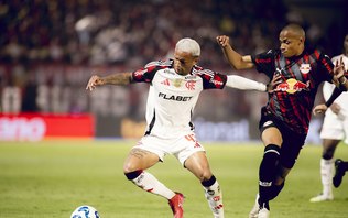 Flamengo supera gol relâmpago, vence e se aproxima do Cruzeiro