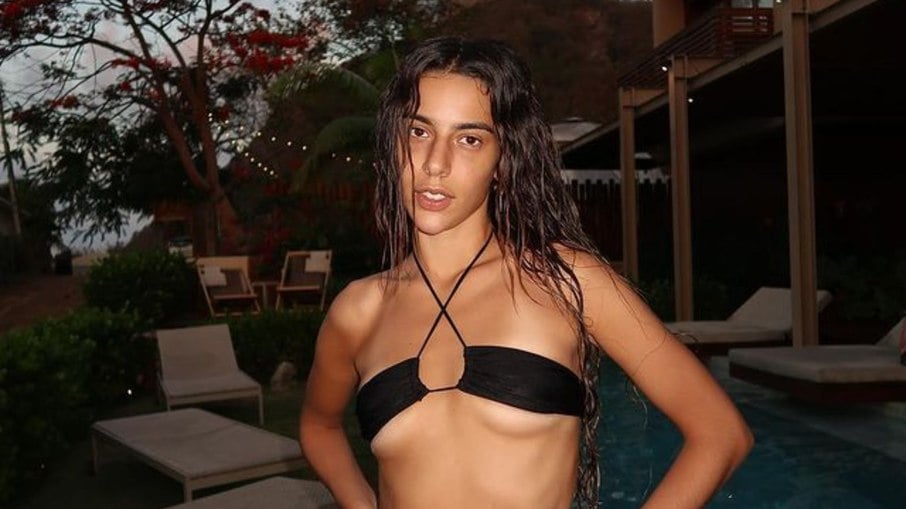 Marina Sena em fotos sensuais na internet